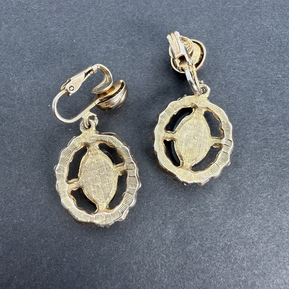 VTG JUDY LEE BLACK WHITE CAMEO SHINY GOLD DOOR KNOCKER DANGLE EARRINGS CLIP-ON - Picture 2 of 6